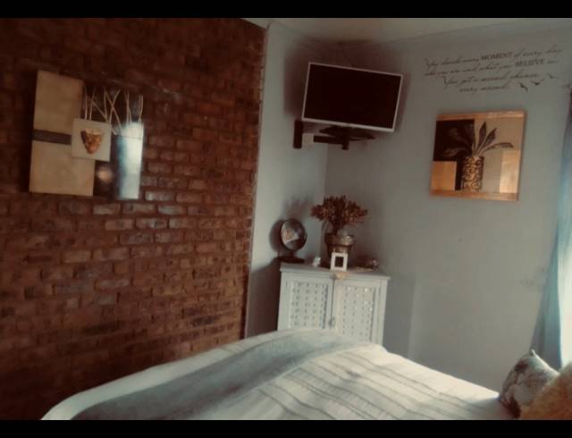 5 BEDROOM HOUSE FOR SALE IN DERSLEY